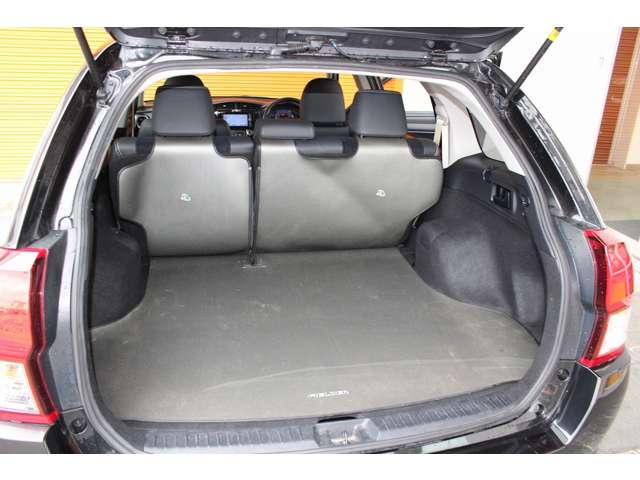 トヨタ カローラフィールダー　ハイブリッド １．５ ハイブリッド Ｇ エアロツアラー Ｗ×Ｂ H26年 (関東) 99