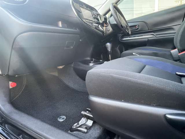 トヨタ アクア １．５ Ｓ H29年 (東海) 99