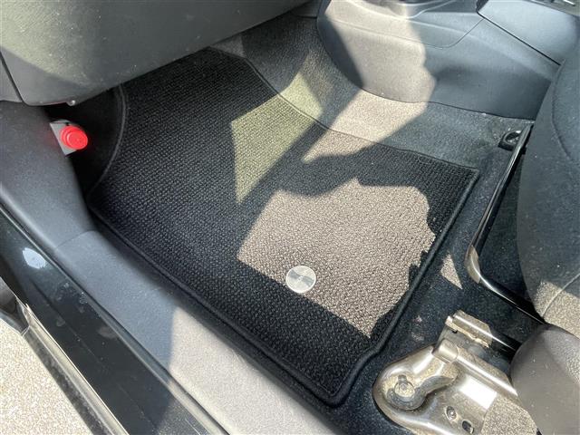 トヨタ アクア １．５ Ｓ H29年 (東海) 99