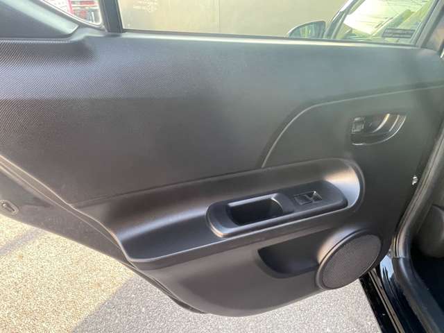 トヨタ アクア １．５ Ｓ H29年 (東海) 99