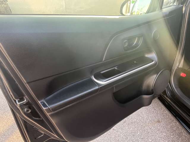 トヨタ アクア １．５ Ｓ H29年 (東海) 99