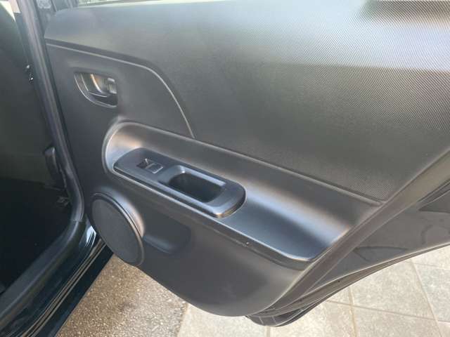 トヨタ アクア １．５ Ｓ H29年 (東海) 99