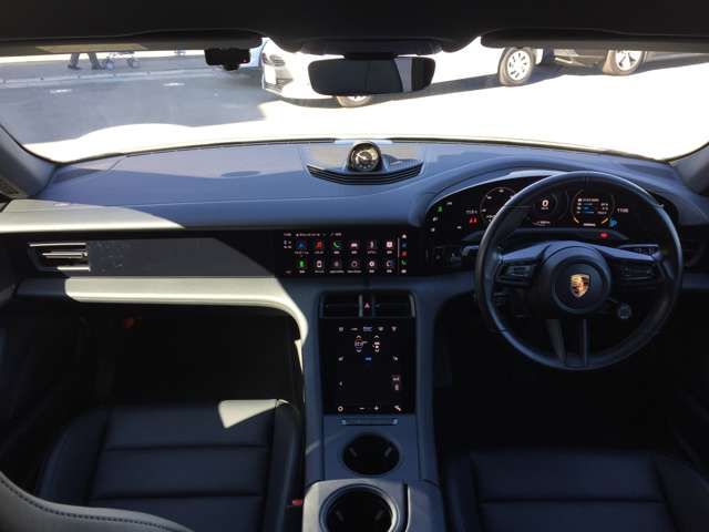 ポルシェ タイカン ４Ｓ パフォーマンスバッテリー プラス ４シート ４ＷＤ R3年 (東海) 99