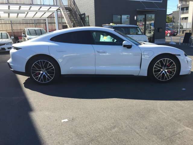 ポルシェ タイカン ４Ｓ パフォーマンスバッテリー プラス ４シート ４ＷＤ R3年 (東海) 99