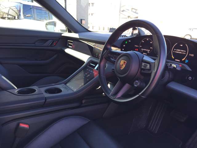 ポルシェ タイカン ４Ｓ パフォーマンスバッテリー プラス ４シート ４ＷＤ R3年 (東海) 99