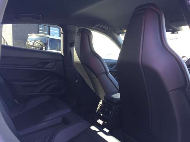 ポルシェ タイカン ４Ｓ パフォーマンスバッテリー プラス ４シート ４ＷＤ R3年 (東海) 99