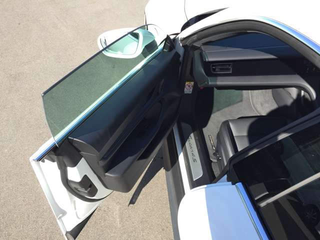 ポルシェ タイカン ４Ｓ パフォーマンスバッテリー プラス ４シート ４ＷＤ R3年 (東海) 99