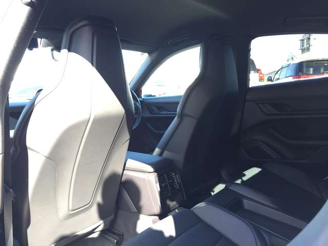 ポルシェ タイカン ４Ｓ パフォーマンスバッテリー プラス ４シート ４ＷＤ R3年 (東海) 99