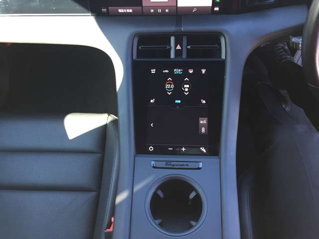 ポルシェ タイカン ４Ｓ パフォーマンスバッテリー プラス ４シート ４ＷＤ R3年 (東海) 99