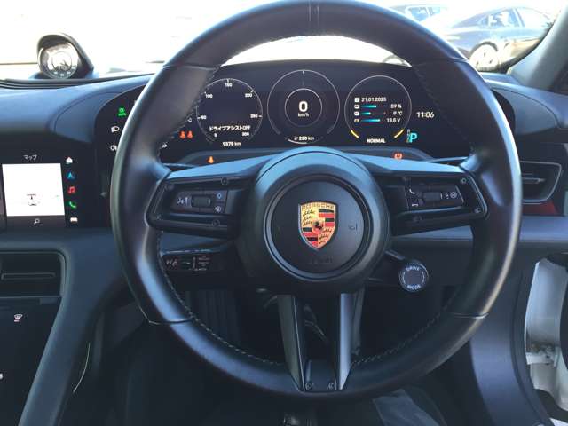 ポルシェ タイカン ４Ｓ パフォーマンスバッテリー プラス ４シート ４ＷＤ R3年 (東海) 99