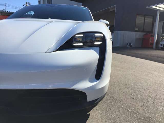 ポルシェ タイカン ４Ｓ パフォーマンスバッテリー プラス ４シート ４ＷＤ R3年 (東海) 99