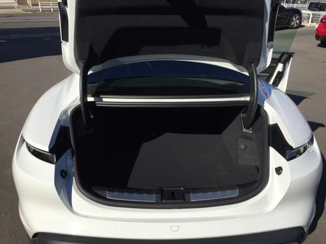 ポルシェ タイカン ４Ｓ パフォーマンスバッテリー プラス ４シート ４ＷＤ R3年 (東海) 99