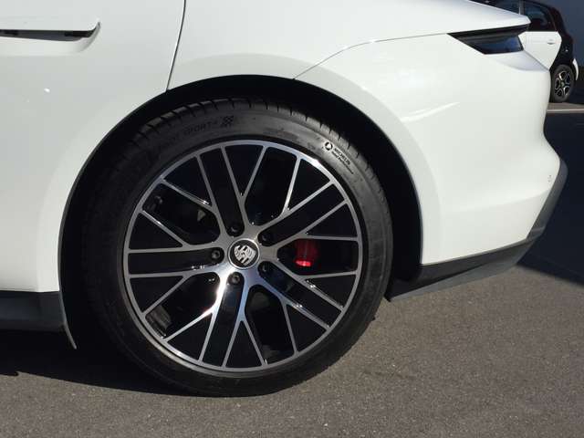 ポルシェ タイカン ４Ｓ パフォーマンスバッテリー プラス ４シート ４ＷＤ R3年 (東海) 99