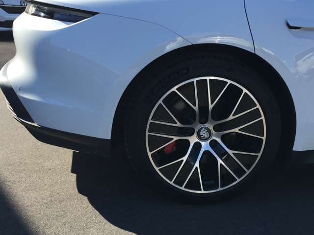 ポルシェ タイカン ４Ｓ パフォーマンスバッテリー プラス ４シート ４ＷＤ R3年 (東海) 99