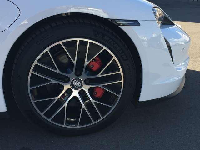 ポルシェ タイカン ４Ｓ パフォーマンスバッテリー プラス ４シート ４ＷＤ R3年 (東海) 99