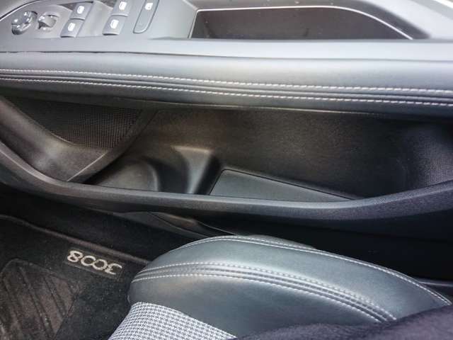 プジョー ３００８ ブルーＨＤＩ クリーン エディション ディーゼルターボ R1年 (東北) 99