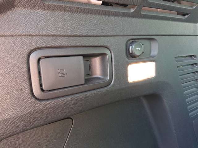 プジョー ３００８ ブルーＨＤＩ クリーン エディション ディーゼルターボ R1年 (東北) 99