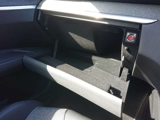 プジョー ３００８ ブルーＨＤＩ クリーン エディション ディーゼルターボ R1年 (東北) 99