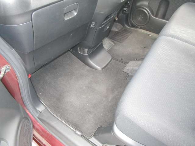 ホンダ Ｎ　ＢＯＸ ６６０ カスタムＧ ４ＷＤ H24年 (中国) 99