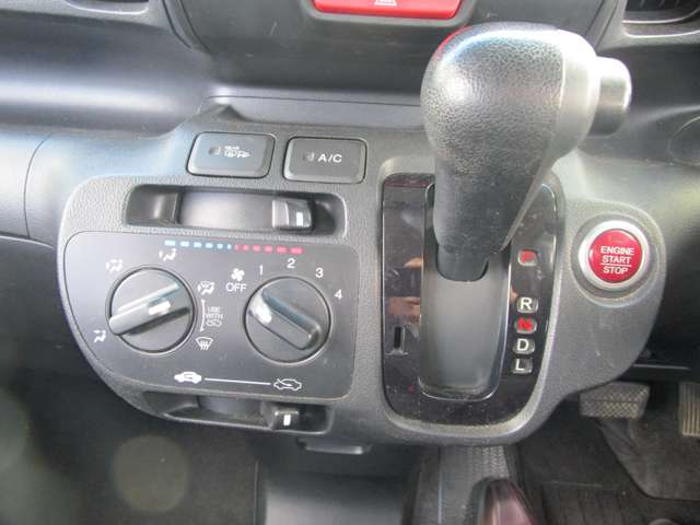 ホンダ Ｎ　ＢＯＸ ６６０ カスタムＧ ４ＷＤ H24年 (中国) 99