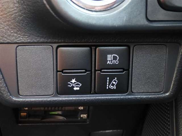 トヨタ カローラフィールダー　ハイブリッド １．５ ハイブリッド Ｇ Ｗ×Ｂ H30年 () 99