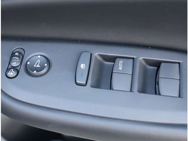 ホンダ フィット　ハイブリッド １．５ Ｅ：ＨＥＶ ホーム R4年 (関東) 99