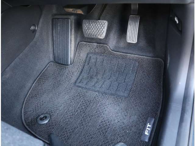 ホンダ フィット　ハイブリッド １．５ Ｅ：ＨＥＶ ホーム R4年 (関東) 99