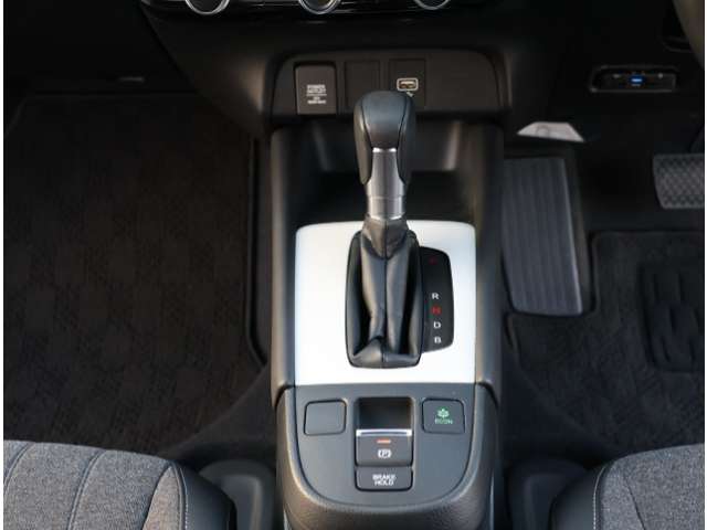 ホンダ フィット　ハイブリッド １．５ Ｅ：ＨＥＶ ホーム R4年 (関東) 99