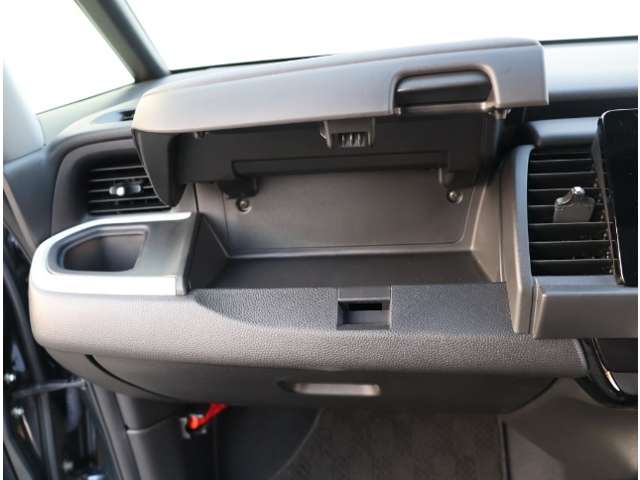 ホンダ フィット　ハイブリッド １．５ Ｅ：ＨＥＶ ホーム R4年 (関東) 99