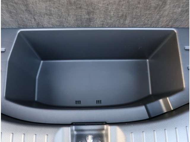 ホンダ フィット　ハイブリッド １．５ Ｅ：ＨＥＶ ホーム R4年 (関東) 99