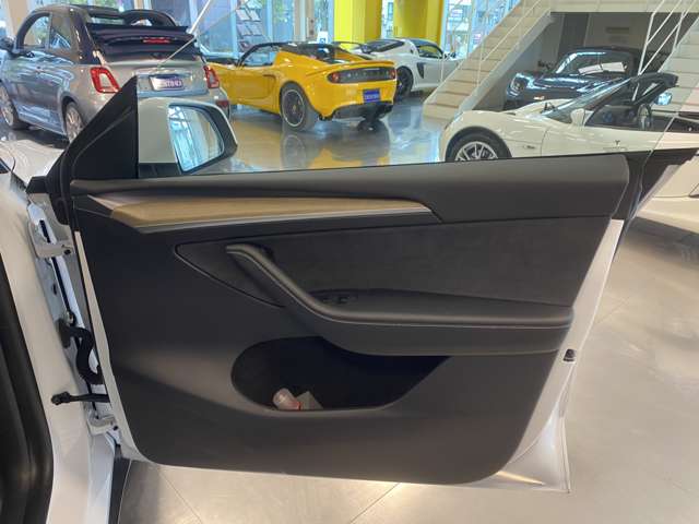 テスラ モデルＹ ＲＷＤ R5年 (関東) 99