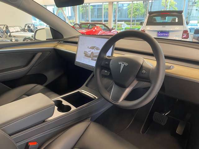 テスラ モデルＹ ＲＷＤ R5年 (関東) 99