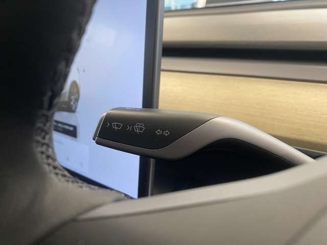 テスラ モデルＹ ＲＷＤ R5年 (関東) 99