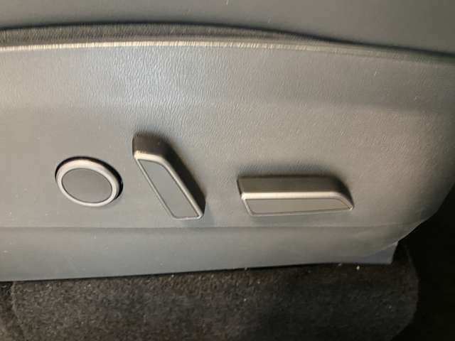 テスラ モデルＹ ＲＷＤ R5年 (関東) 99