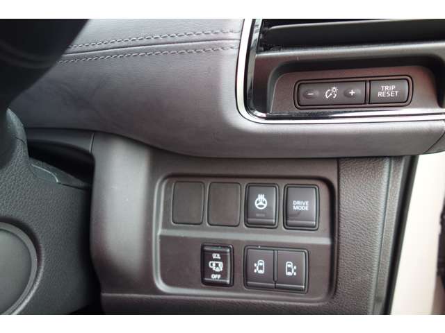 日産 セレナ １．２ Ｅ－ＰＯＷＥＲ ハイウェイスター Ｖ R1年 () 99