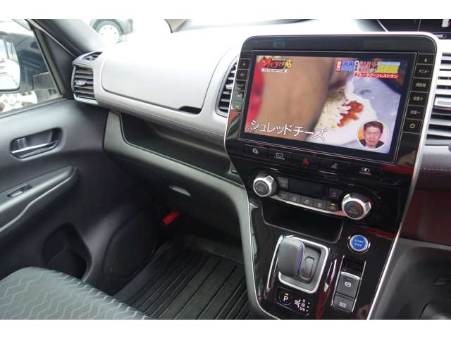 日産 セレナ １．２ Ｅ－ＰＯＷＥＲ ハイウェイスター Ｖ R1年 () 99