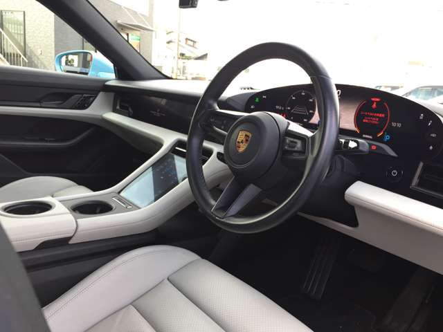 ポルシェ タイカン ４Ｓ パフォーマンスバッテリー プラス ４＋１シート ４ＷＤ R3年 (東海) 99