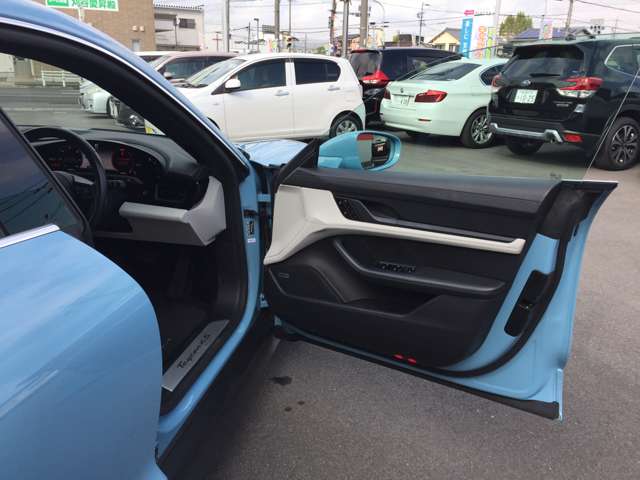 ポルシェ タイカン ４Ｓ パフォーマンスバッテリー プラス ４＋１シート ４ＷＤ R3年 (東海) 99