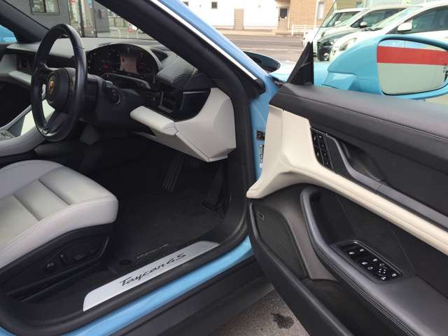 ポルシェ タイカン ４Ｓ パフォーマンスバッテリー プラス ４＋１シート ４ＷＤ R3年 (東海) 99