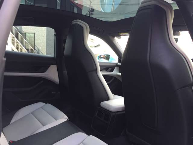 ポルシェ タイカン ４Ｓ パフォーマンスバッテリー プラス ４＋１シート ４ＷＤ R3年 (東海) 99