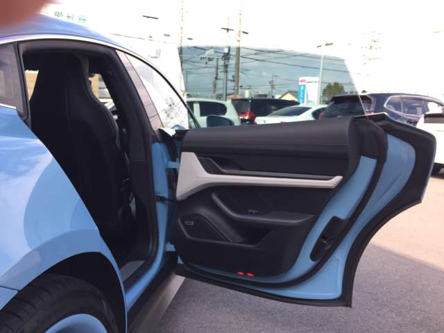 ポルシェ タイカン ４Ｓ パフォーマンスバッテリー プラス ４＋１シート ４ＷＤ R3年 (東海) 99