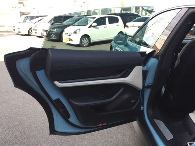 ポルシェ タイカン ４Ｓ パフォーマンスバッテリー プラス ４＋１シート ４ＷＤ R3年 (東海) 99