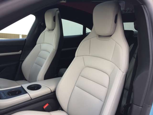 ポルシェ タイカン ４Ｓ パフォーマンスバッテリー プラス ４＋１シート ４ＷＤ R3年 (東海) 99