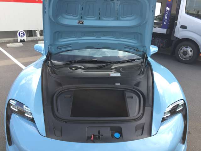 ポルシェ タイカン ４Ｓ パフォーマンスバッテリー プラス ４＋１シート ４ＷＤ R3年 (東海) 99