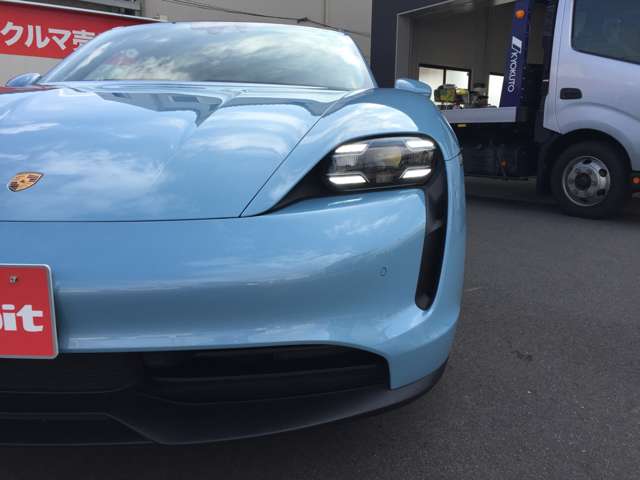 ポルシェ タイカン ４Ｓ パフォーマンスバッテリー プラス ４＋１シート ４ＷＤ R3年 (東海) 99