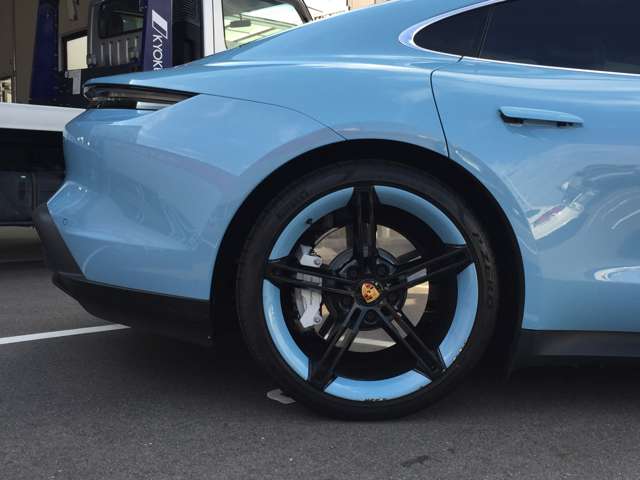 ポルシェ タイカン ４Ｓ パフォーマンスバッテリー プラス ４＋１シート ４ＷＤ R3年 (東海) 99