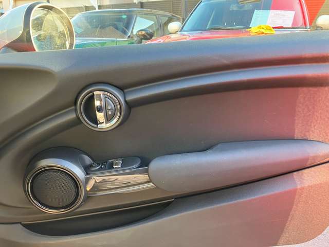 ミニ ミニ クーパー ３ドア ＤＣＴ R1年 (近畿) 99