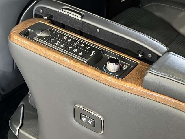 トヨタ アルファード ３．５ エグゼクティブ ラウンジ H28年 (関東) 99