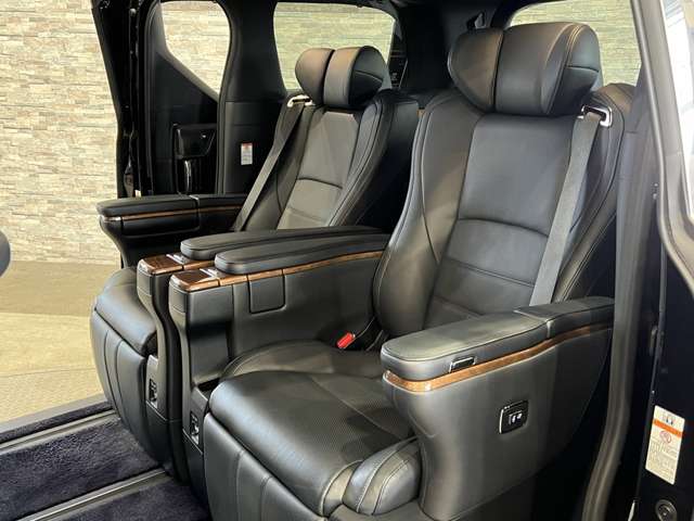 トヨタ アルファード ３．５ エグゼクティブ ラウンジ H28年 (関東) 99