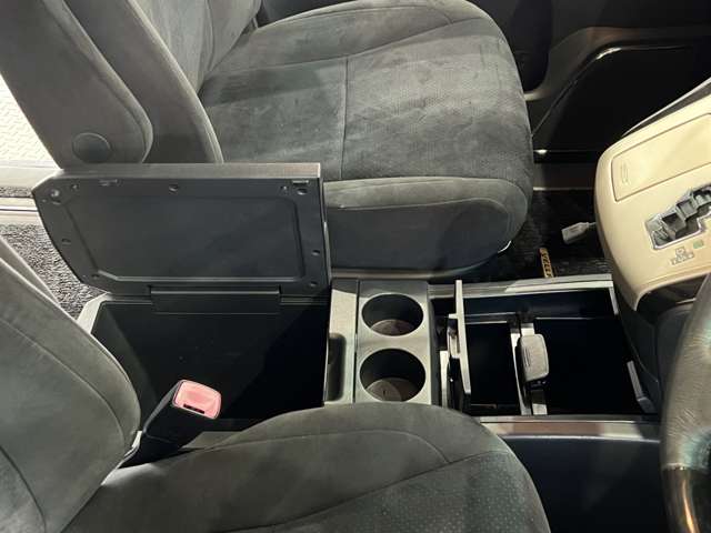 トヨタ ヴェルファイア ３．５ Ｚ プラチナセレクションＩＩ タイプゴールド H22年 (関東) 99